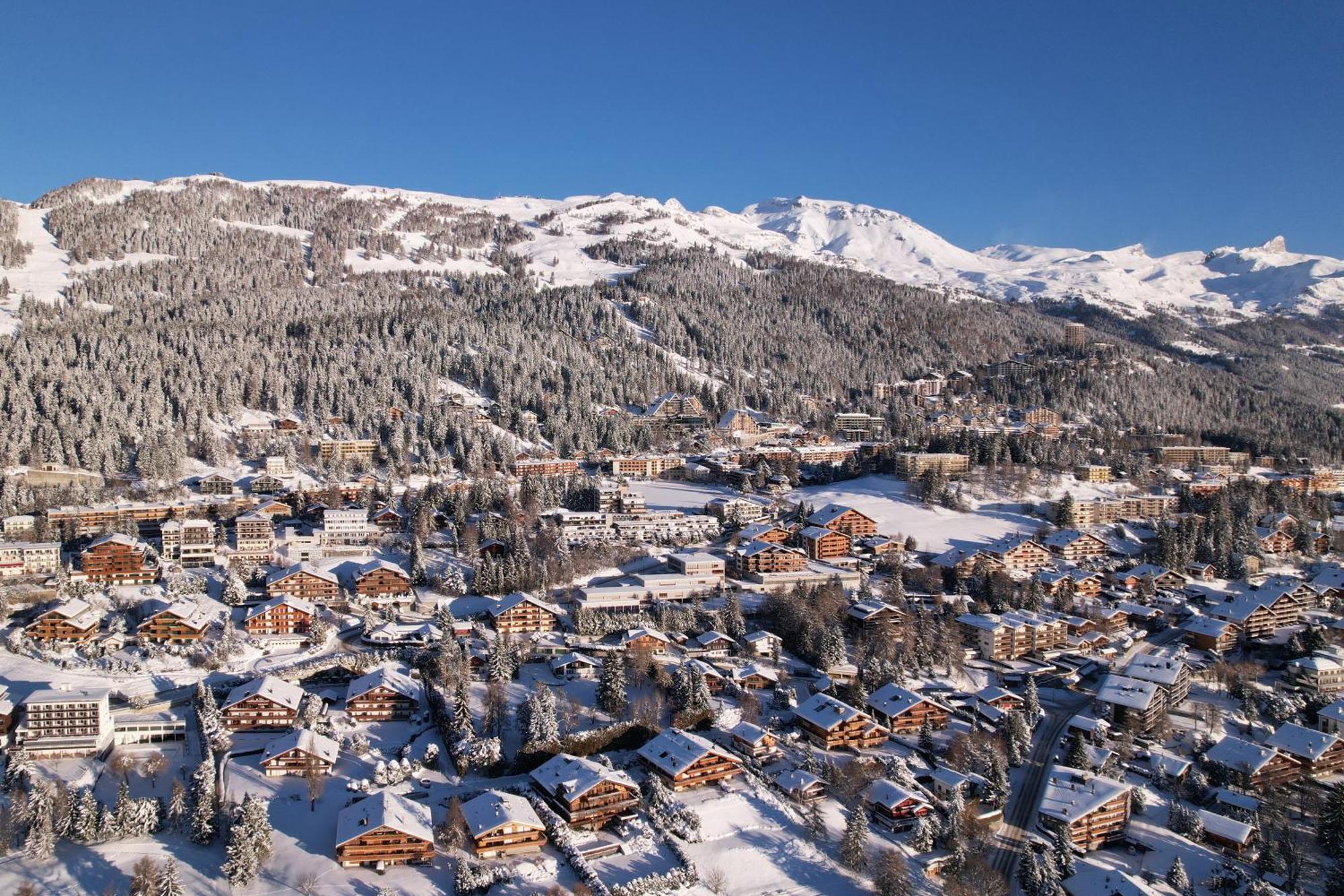 Crans Montana Suites Exterior photo